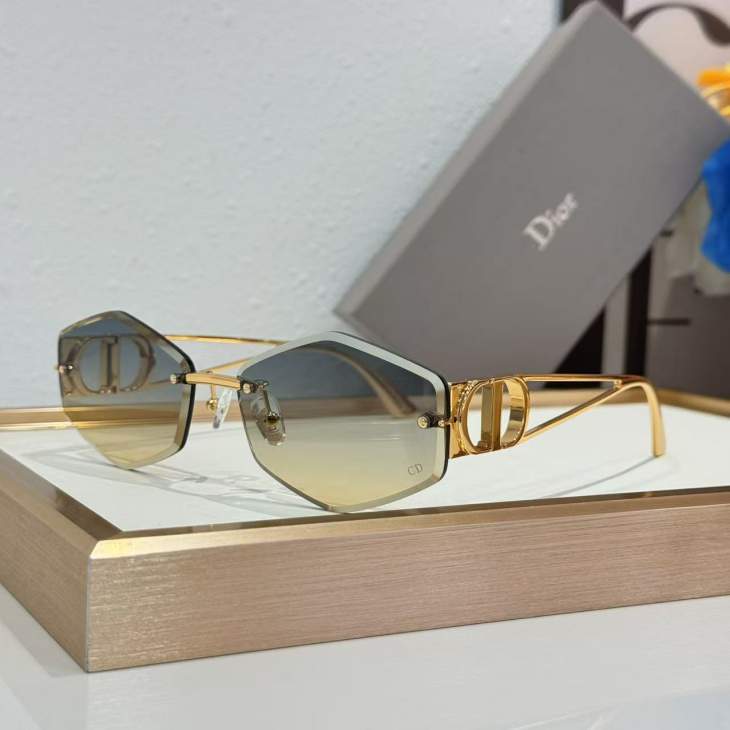 Picture of Dior Sunglasses _SKUfw77795977fw